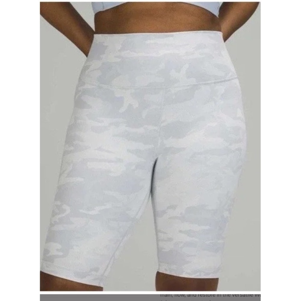 Lululemon Wunder Under Short 10" *Ribbed Size 6 Alpine White Camo Bike Shorts
